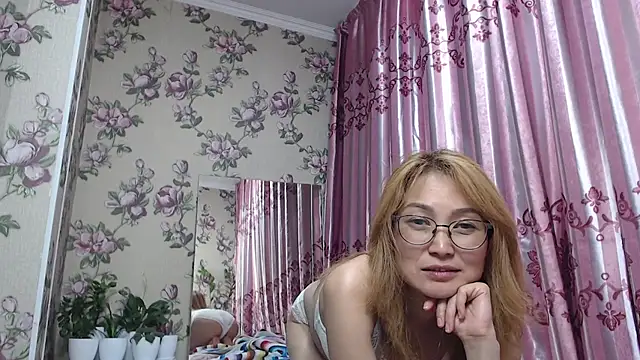 Stripchat sex cam LiliToli1