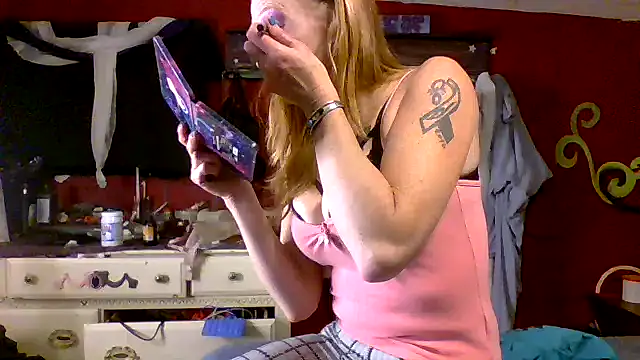 Stripchat sex cam 4EyedSluttyGinger