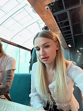Stripchat sex cam StrawberryPie69