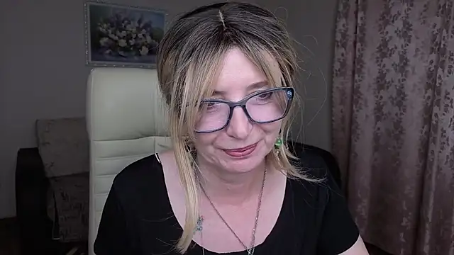 Stripchat sex cam Chery_Bom