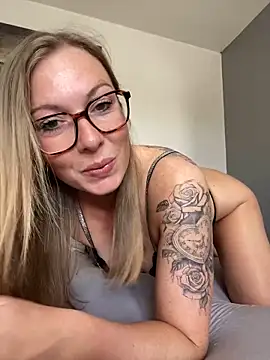 Stripchat sex cam BunnyDiamond1